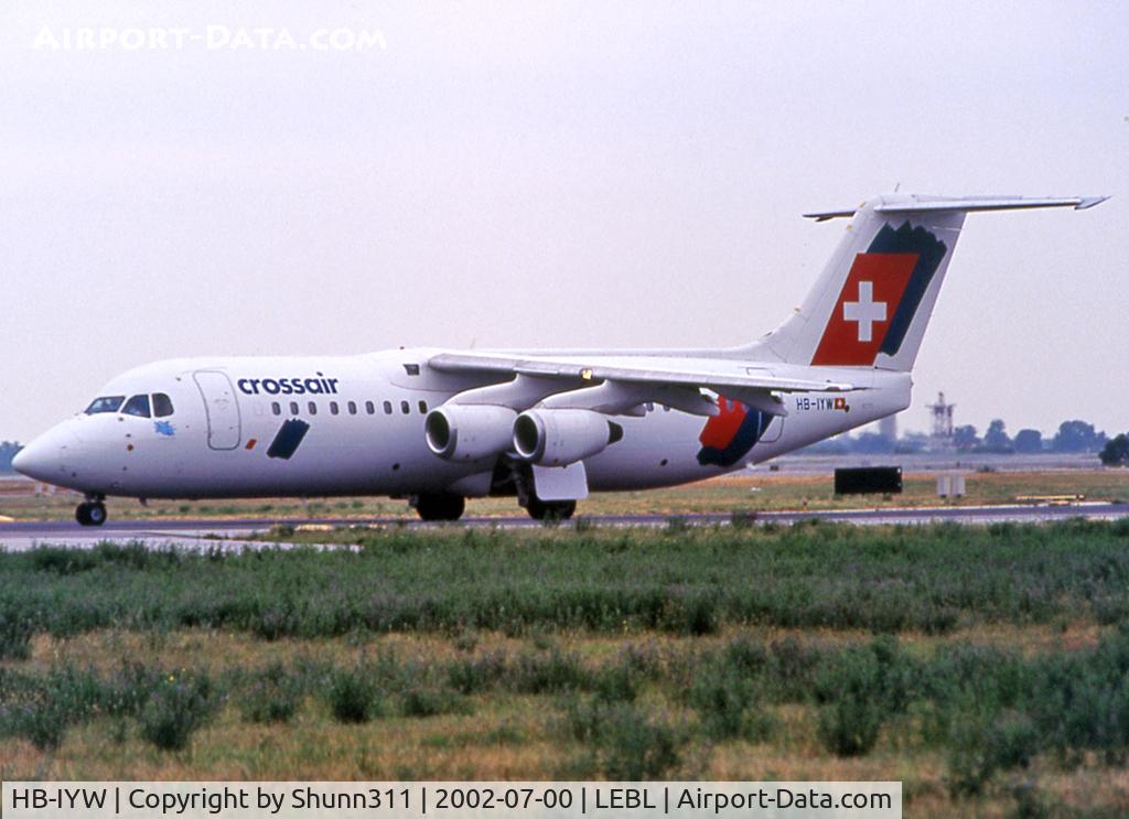 HB-IYW, 1999 British Aerospace Avro 146-RJ100 C/N E3359, Lining up rwy 20 for departure... old c/s