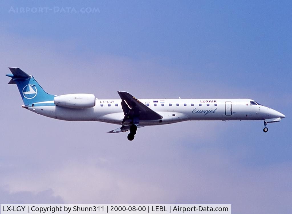LX-LGY, 2000 Embraer EMB-145LU (ERJ-145LU) C/N 145242, Landing rwy 07 in old c/s