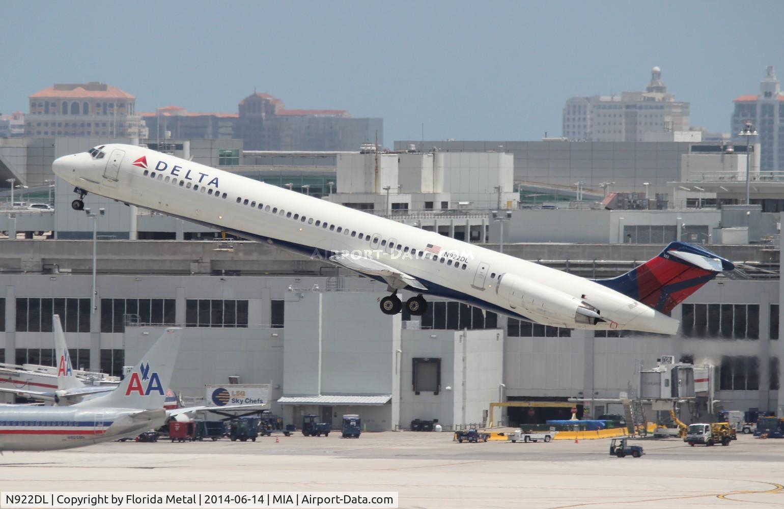 N922DL, 1988 McDonnell Douglas MD-88 C/N 49646, Delta