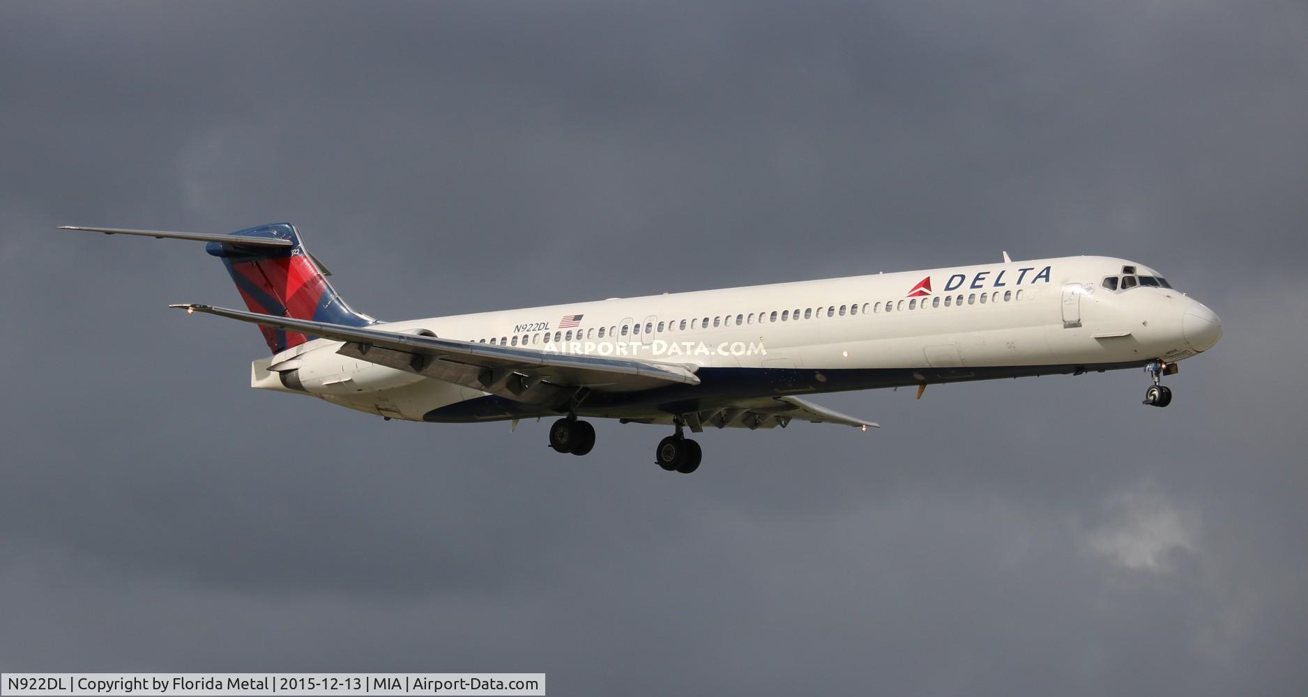 N922DL, 1988 McDonnell Douglas MD-88 C/N 49646, Delta