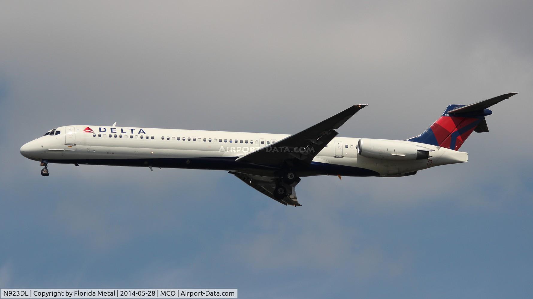 N923DL, 1988 McDonnell Douglas MD-88 C/N 49705, Delta