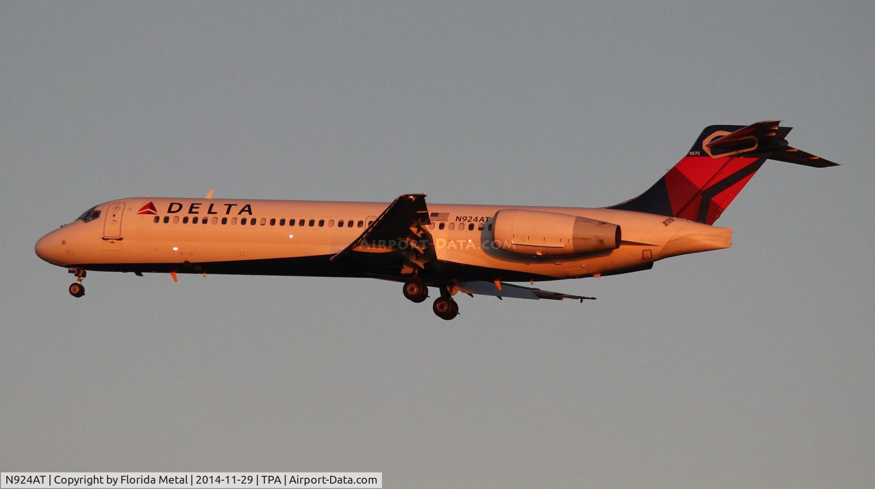 N924AT, 2000 Boeing 717-200 C/N 55080, Delta