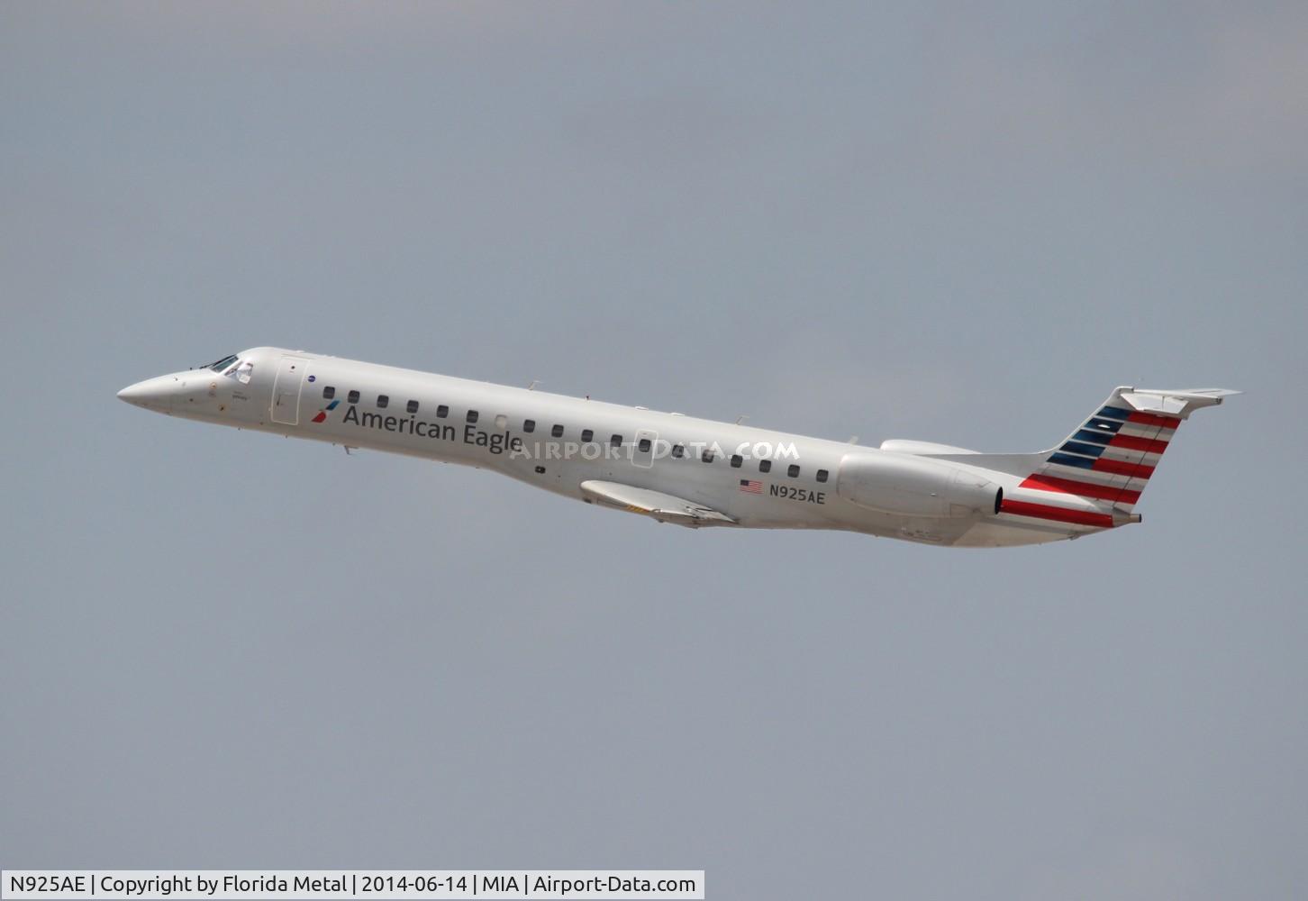 N925AE, 2005 Embraer ERJ-145LR (EMB-145LR) C/N 14500908, American Eagle