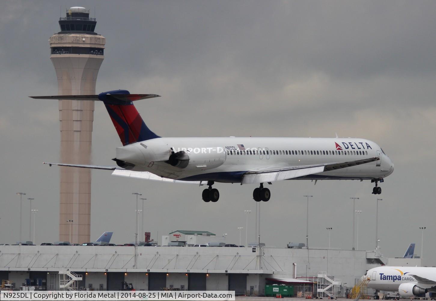 N925DL, 1988 McDonnell Douglas MD-88 C/N 49712, Delta