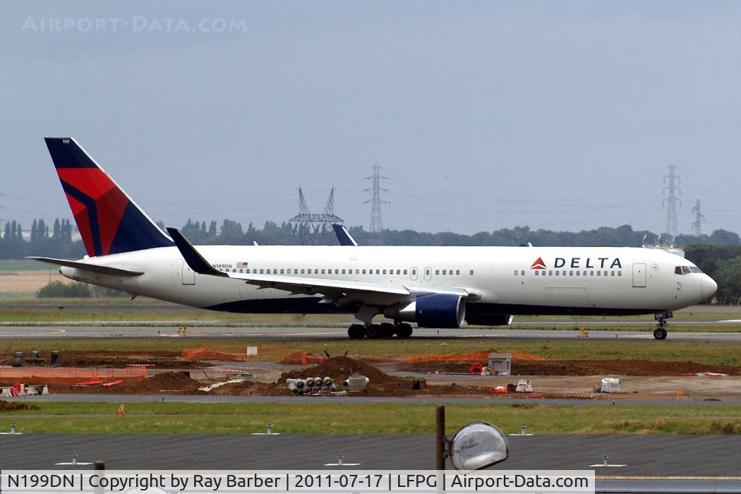 N199DN, 1998 Boeing 767-332/ER C/N 28456, Boeing 767-332ER [28456] (Delta Air Lines) Paris-Charles De Gaulle~F 17/07/2011