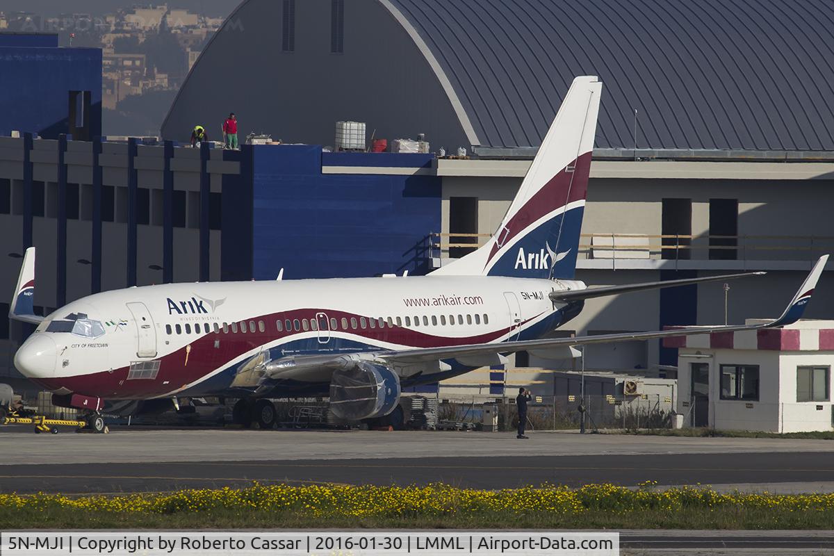 5N-MJI, 2001 Boeing 737-76N C/N 28640, LTM Apron