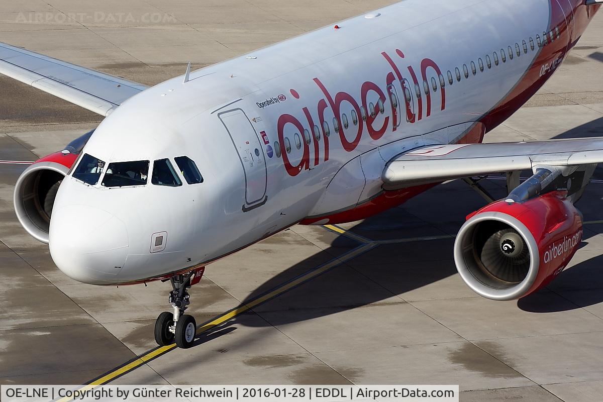 OE-LNE, 2008 Airbus A319-112 C/N 3415, Docking at Terminal B