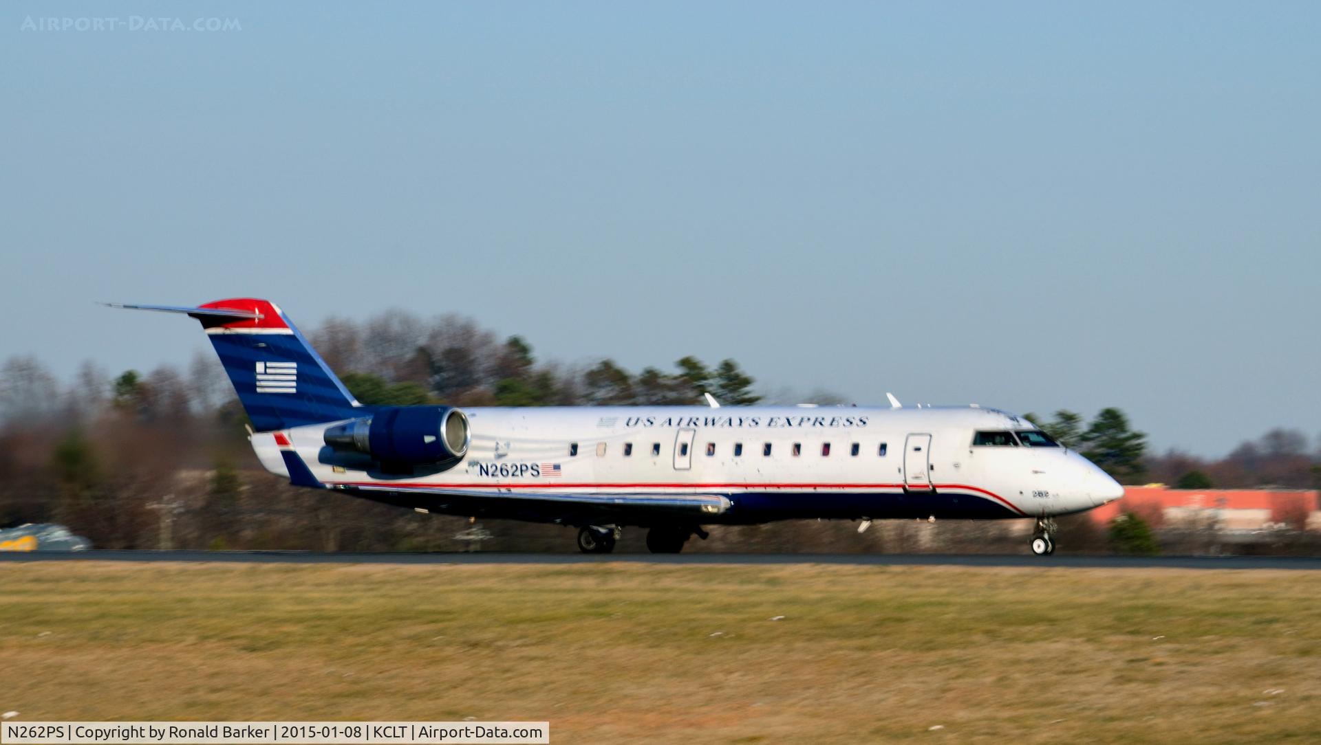 N262PS, 2004 Bombardier CRJ-200ER (CL-600-2B19) C/N 7962, Takeoff CLT