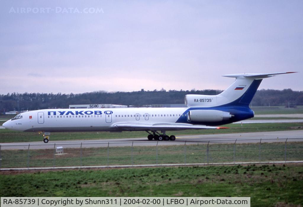 RA-85739, 1992 Tupolev Tu-154M C/N 92A925, Taxiing to the Terminal...