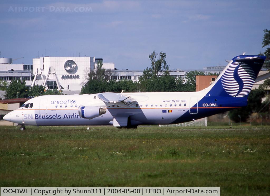 OO-DWL, 1999 British Aerospace Avro 146-RJ100 C/N E3361, Ready for take off from 32R... additional UNICEF titles