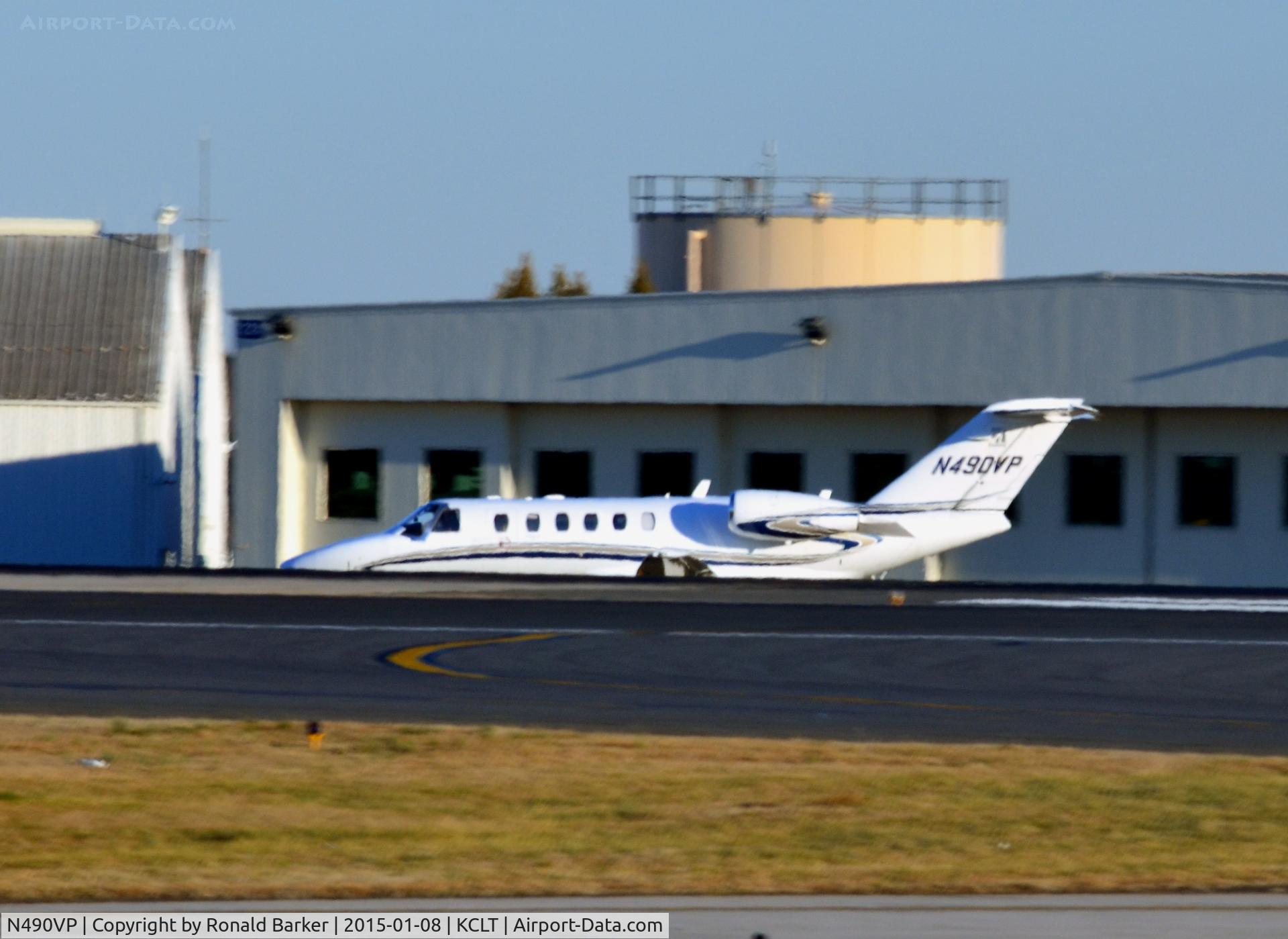 N490VP, Cessna 525A CitationJet CJ2+ C/N 525A0490, Taxi CLT