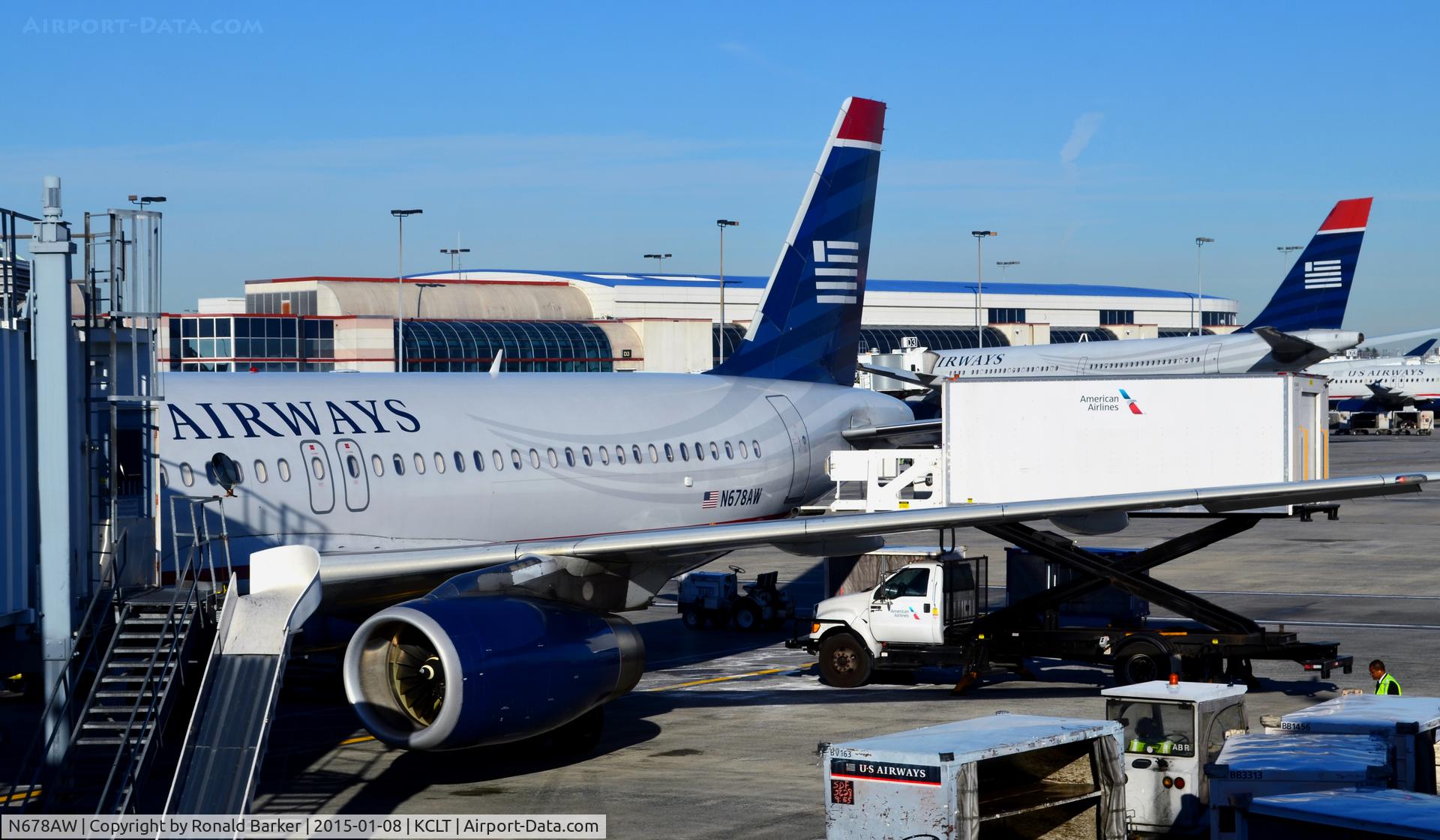 N678AW, 2005 Airbus A320-232 C/N 2482, At the gate CLT