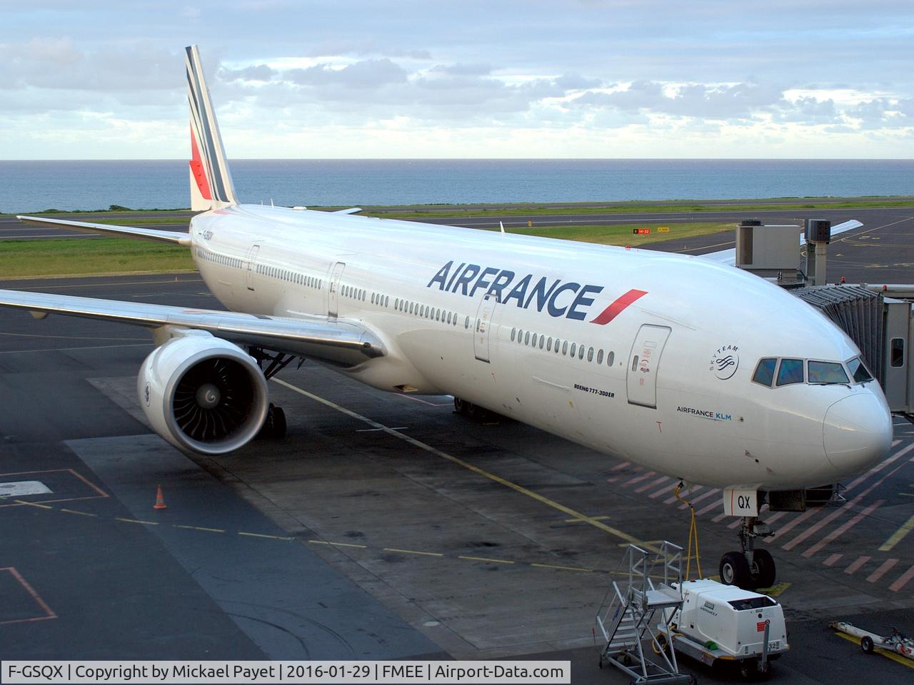 F-GSQX, 2007 Boeing 777-328/ER C/N 32963, At pk 6 ...