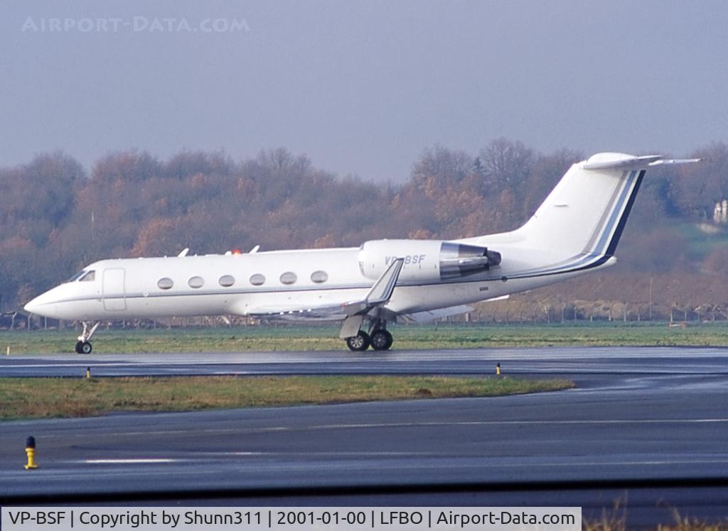 VP-BSF, 1991 Gulfstream Aerospace G-IV C/N 1098, Lining up rwy 15L for departure...