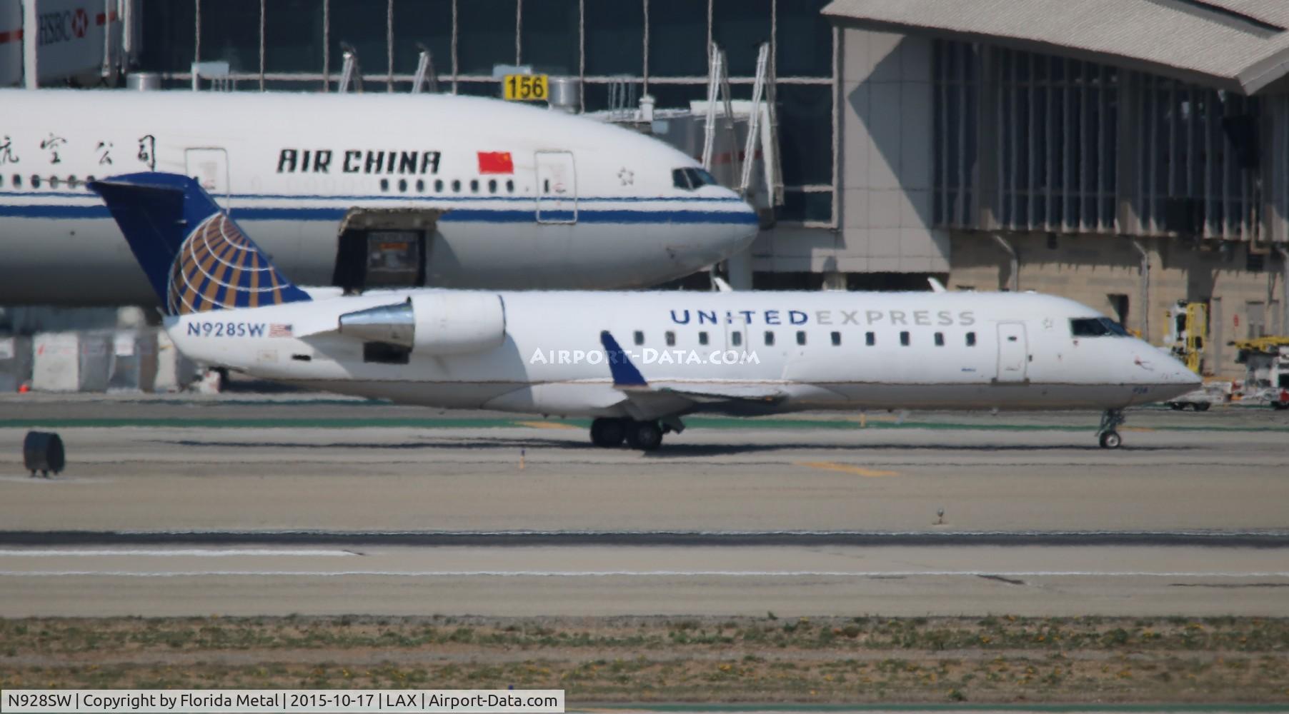 N928SW, 2002 Bombardier CRJ-200LR (CL-600-2B19) C/N 7701, United Express
