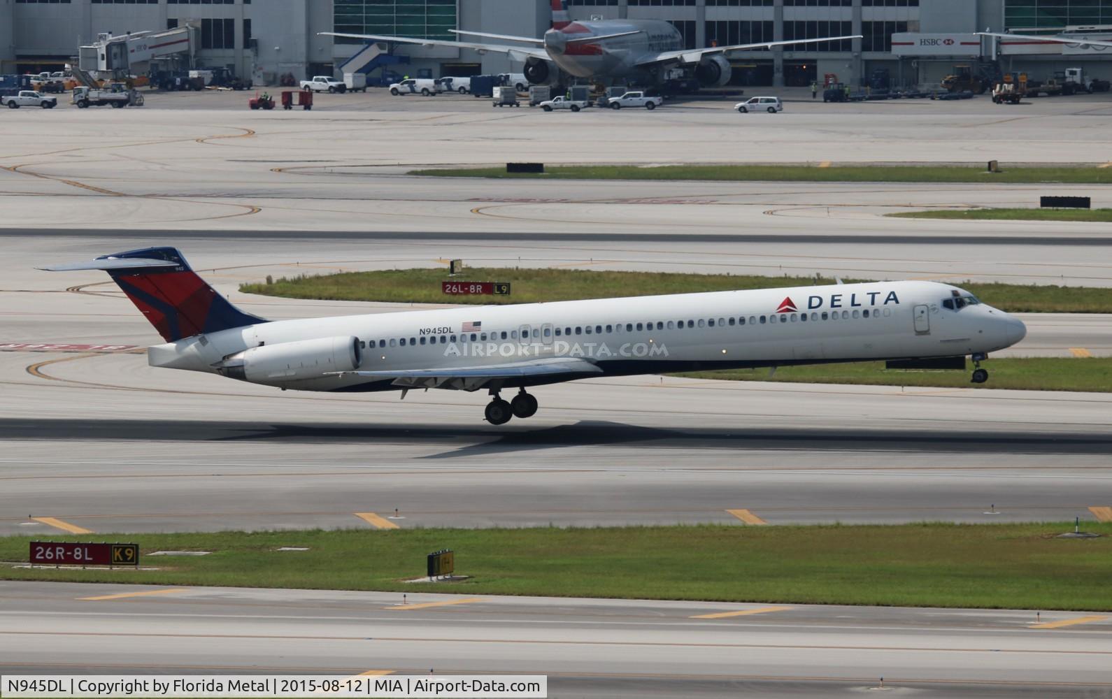 N945DL, 1989 McDonnell Douglas MD-88 C/N 49818, Delta