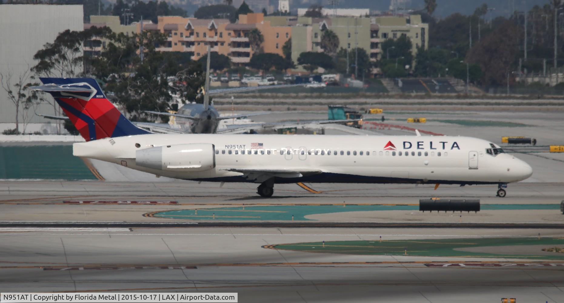 N951AT, 2000 Boeing 717-200 C/N 55013, Delta