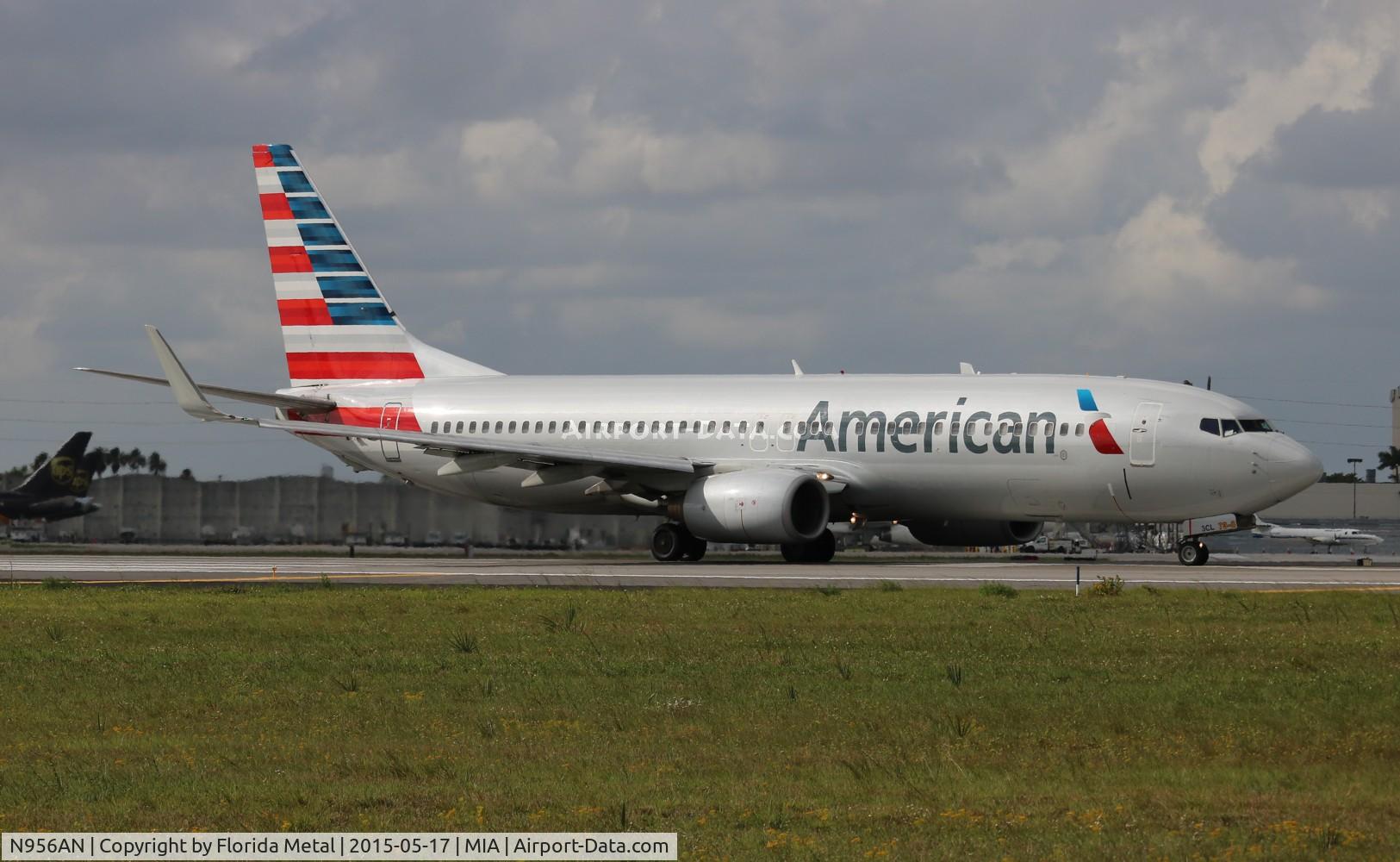 N956AN, 2001 Boeing 737-823 C/N 30090, American