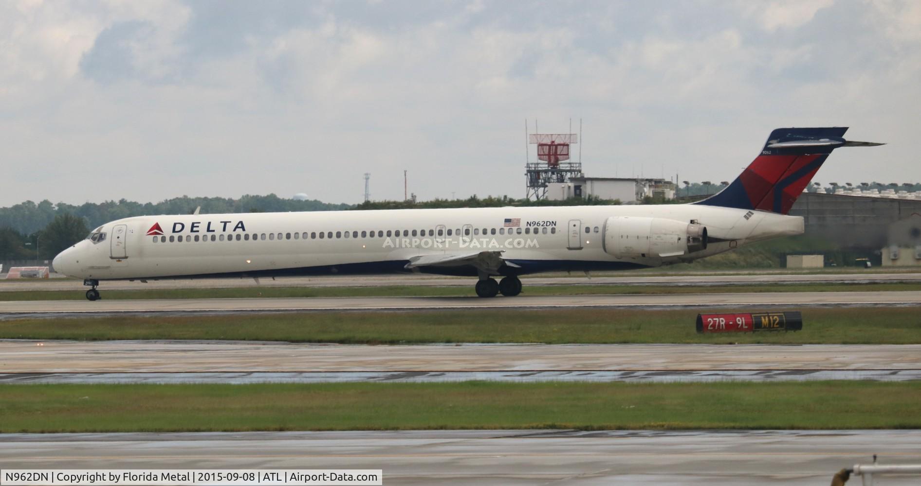 N962DN, McDonnell Douglas MD-90-30 C/N 53532, Delta