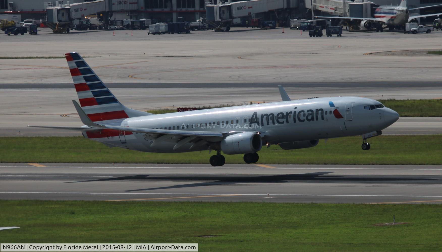 N966AN, 2001 Boeing 737-823 C/N 30094, American