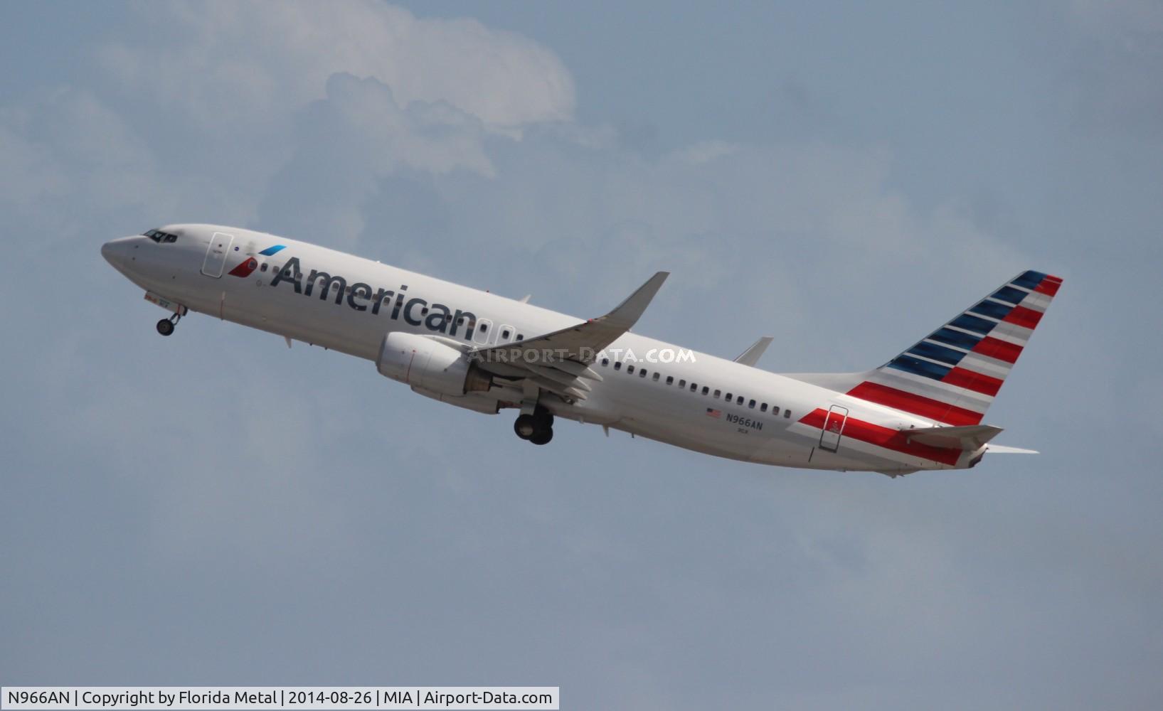 N966AN, 2001 Boeing 737-823 C/N 30094, American