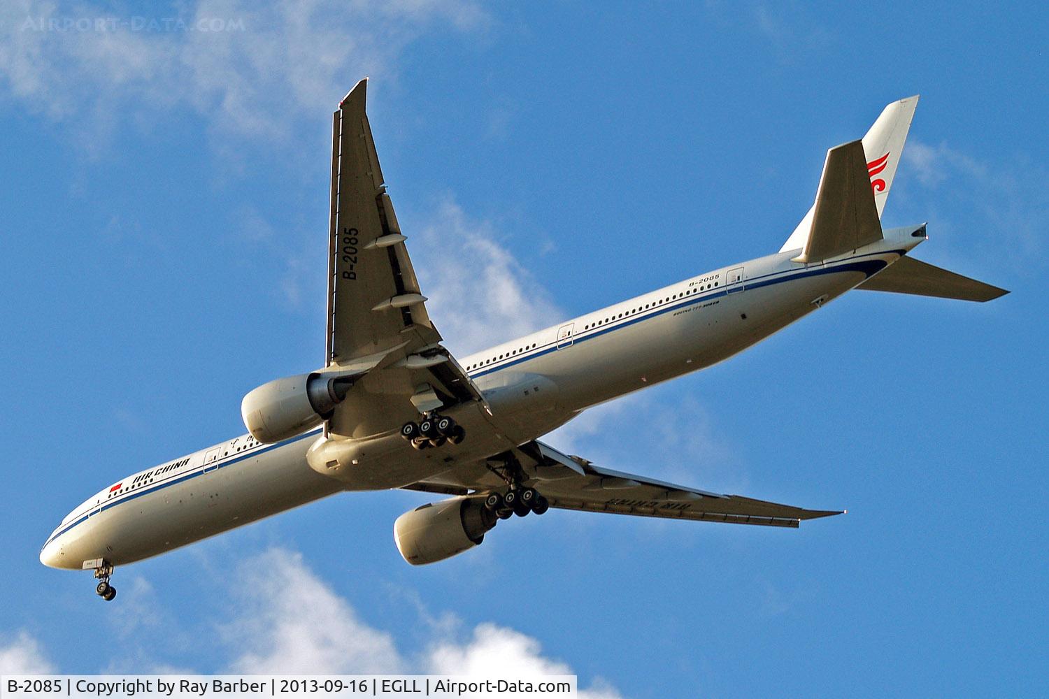 B-2085, 2011 Boeing 777-39L/ER C/N 38666, Boeing 777-39LER [38666] (Air China) Home~G 16/09/2013. On approach 27R.
