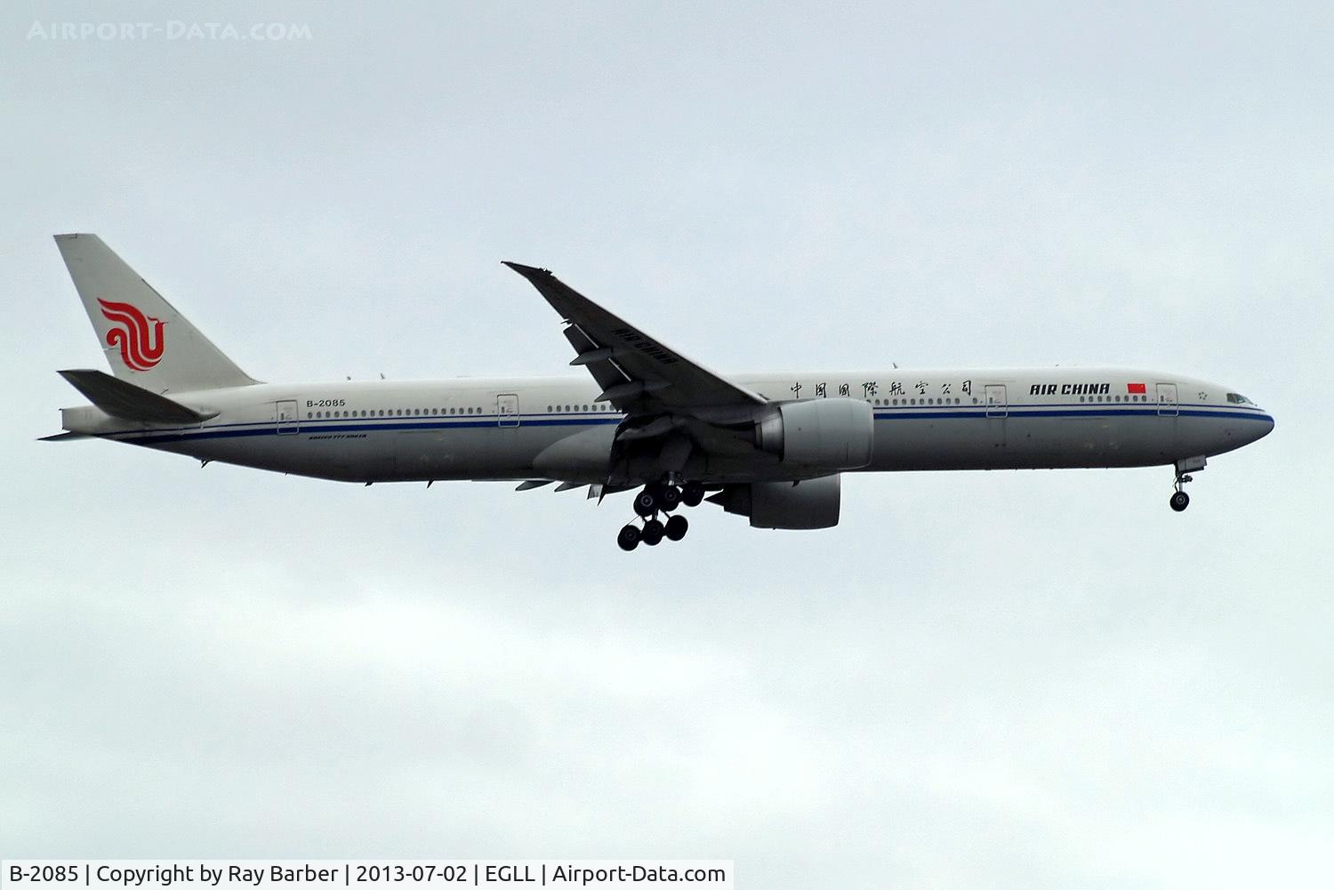B-2085, 2011 Boeing 777-39L/ER C/N 38666, Boeing 777-39LER [38666] (Air China) Home~G 02/07/2013. On approach 27L.