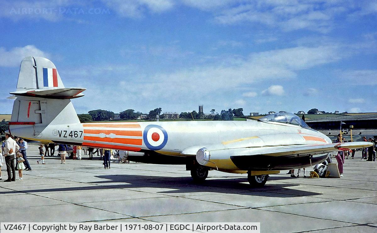 VZ467, 1950 Gloster Meteor F.8 C/N G5/361641, Gloster Meteor F.8 [G5/361641] (Royal Air Force) RAF Chivenor~G 07/08/1971