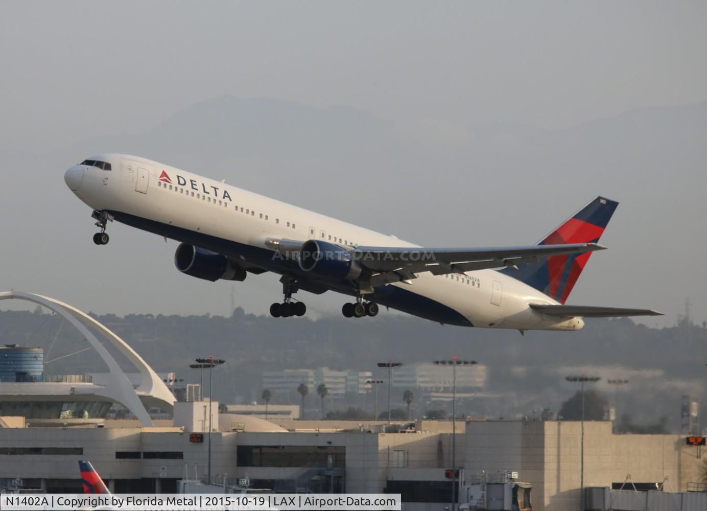 N1402A, 1993 Boeing 767-332 C/N 25989, Delta