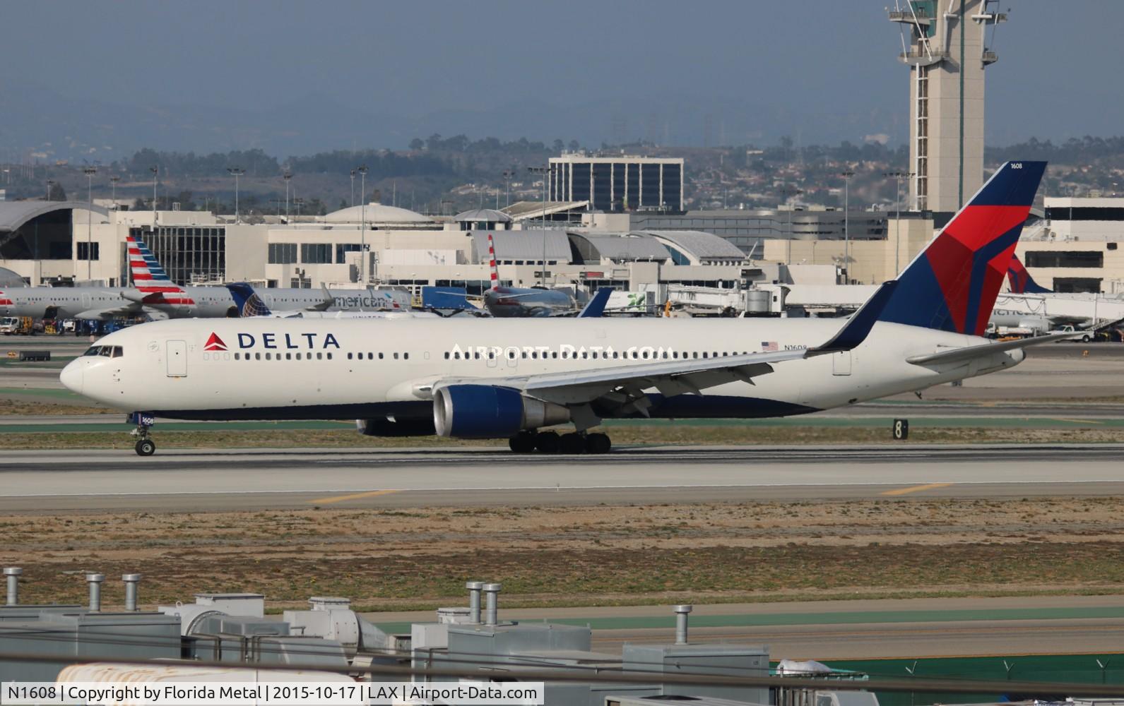 N1608, 2000 Boeing 767-332 C/N 30573, Delta
