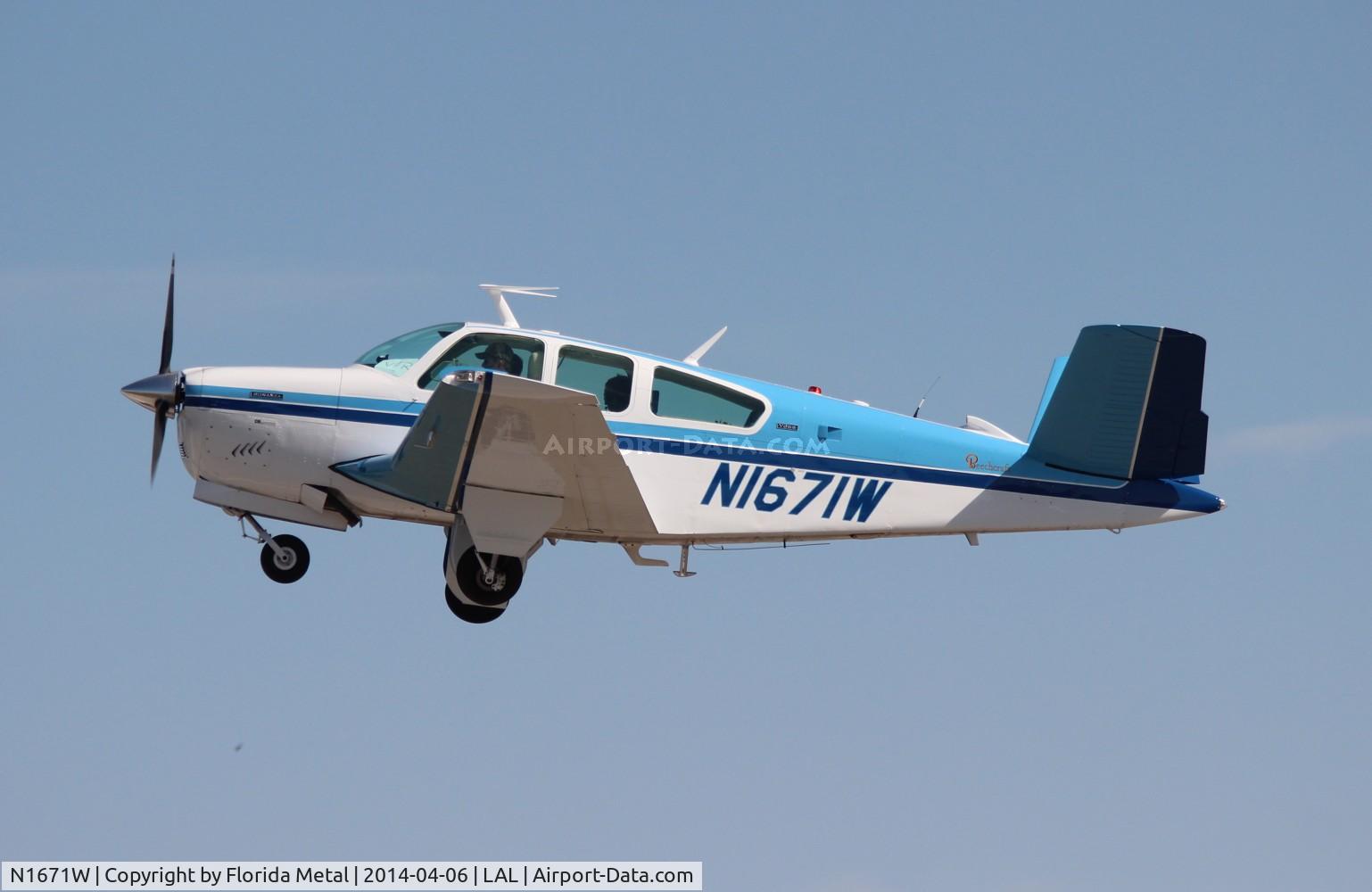 N1671W, 1972 Beech V35B Bonanza C/N D-9382, Beech V35B
