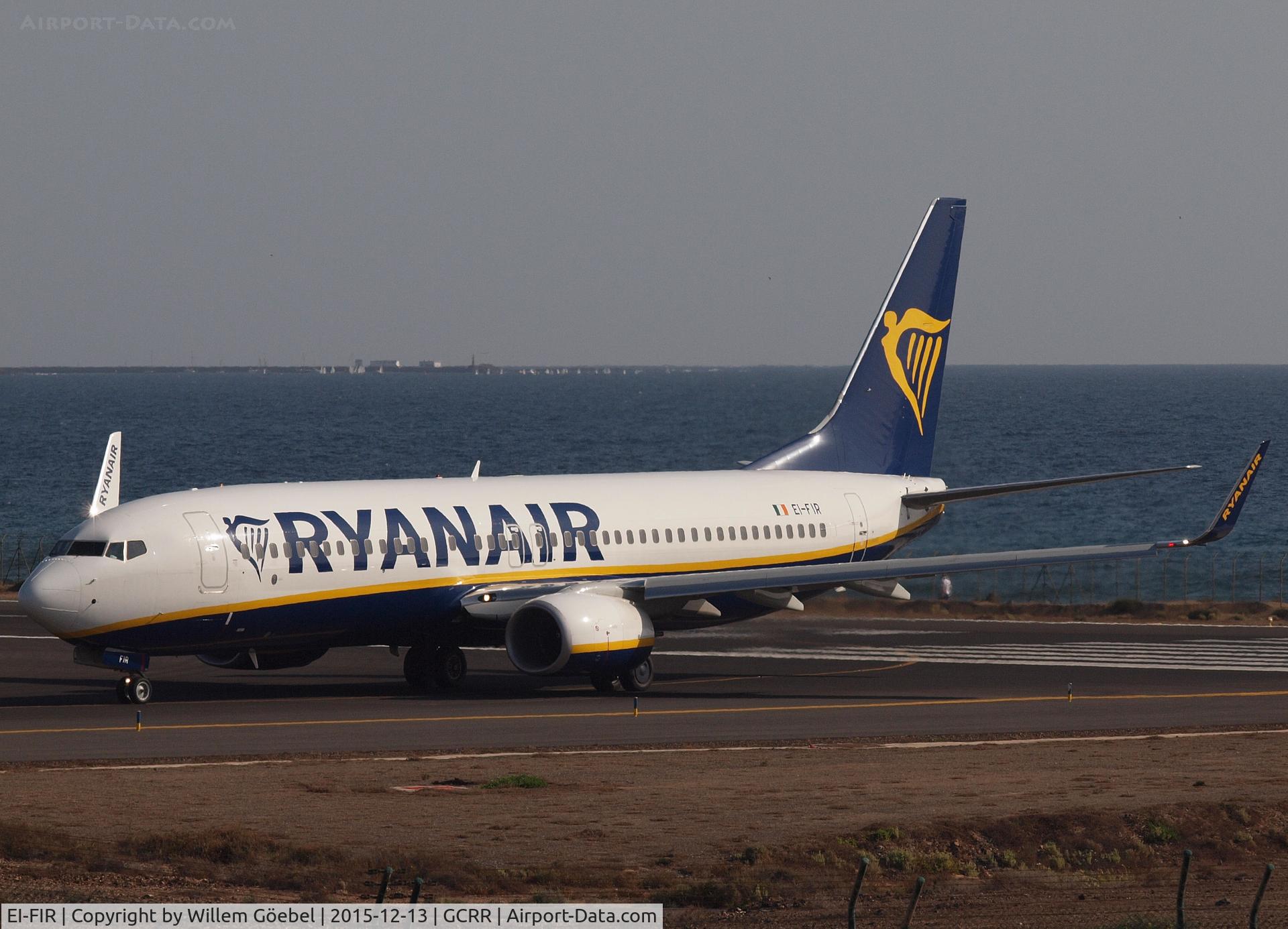 EI-FIR, 2015 Boeing 737-8AS C/N 61578, Taxi to the gate of airport of Lanzarote