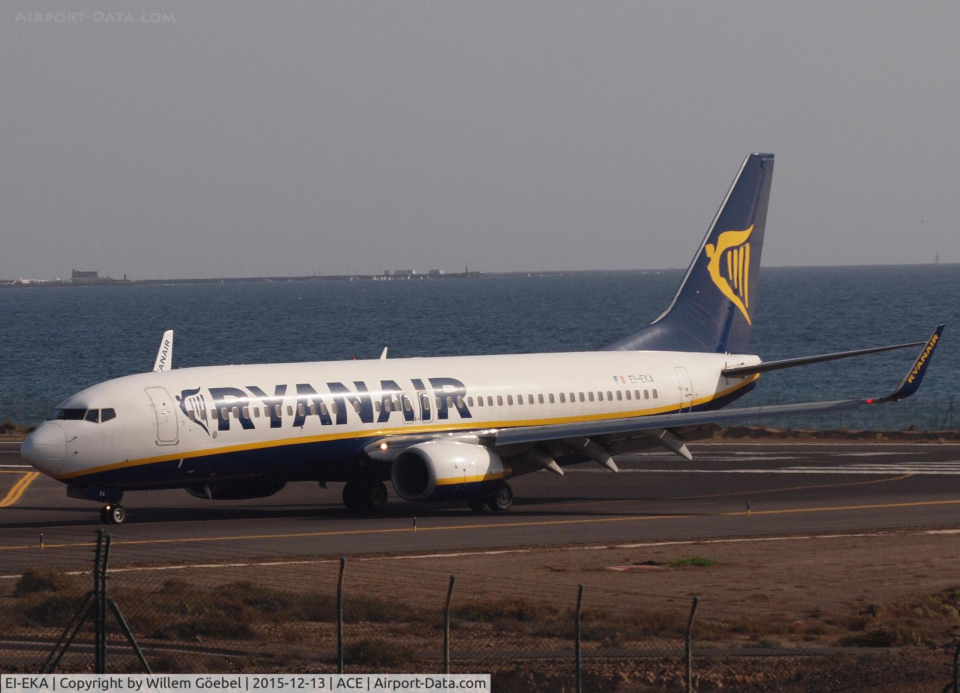 EI-EKA, 2009 Boeing 737-8AS C/N 35022, Taxi to the gate of airport of Lanzarote