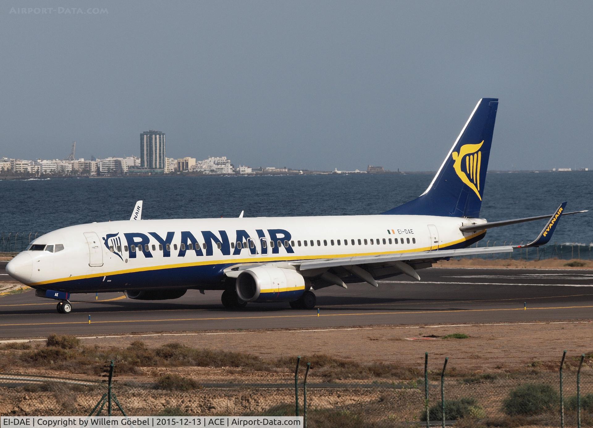 EI-DAE, 2002 Boeing 737-8AS C/N 33545, Taxi to the gate of airport of Lanzarote