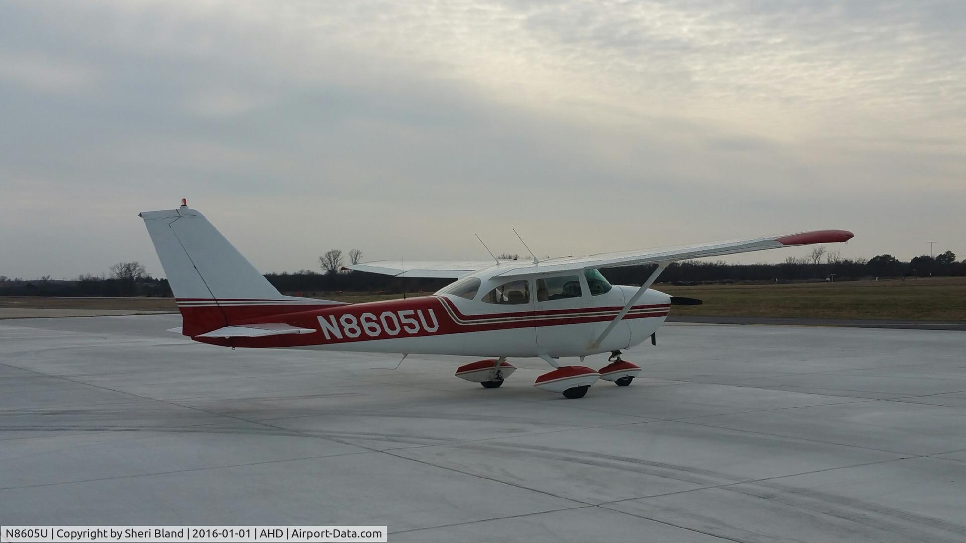 N8605U, 1965 Cessna 172F C/N 17252505, Great looking Skyhawk