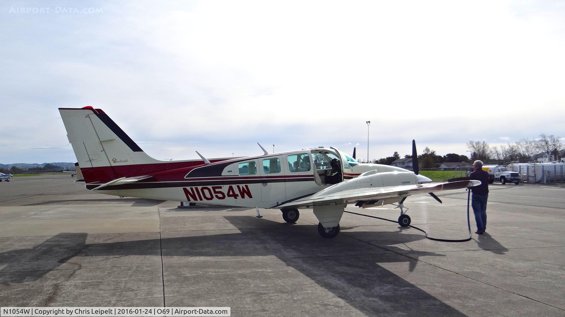 N1054W, 1973 Beech 58 Baron C/N TH-312, Gnoss Field-based 1973 Beechcraft Baron 58 in for the cheapest AV-Gas in the Bay Area at Petaluma Municipal Airport, Petaluma, CA.