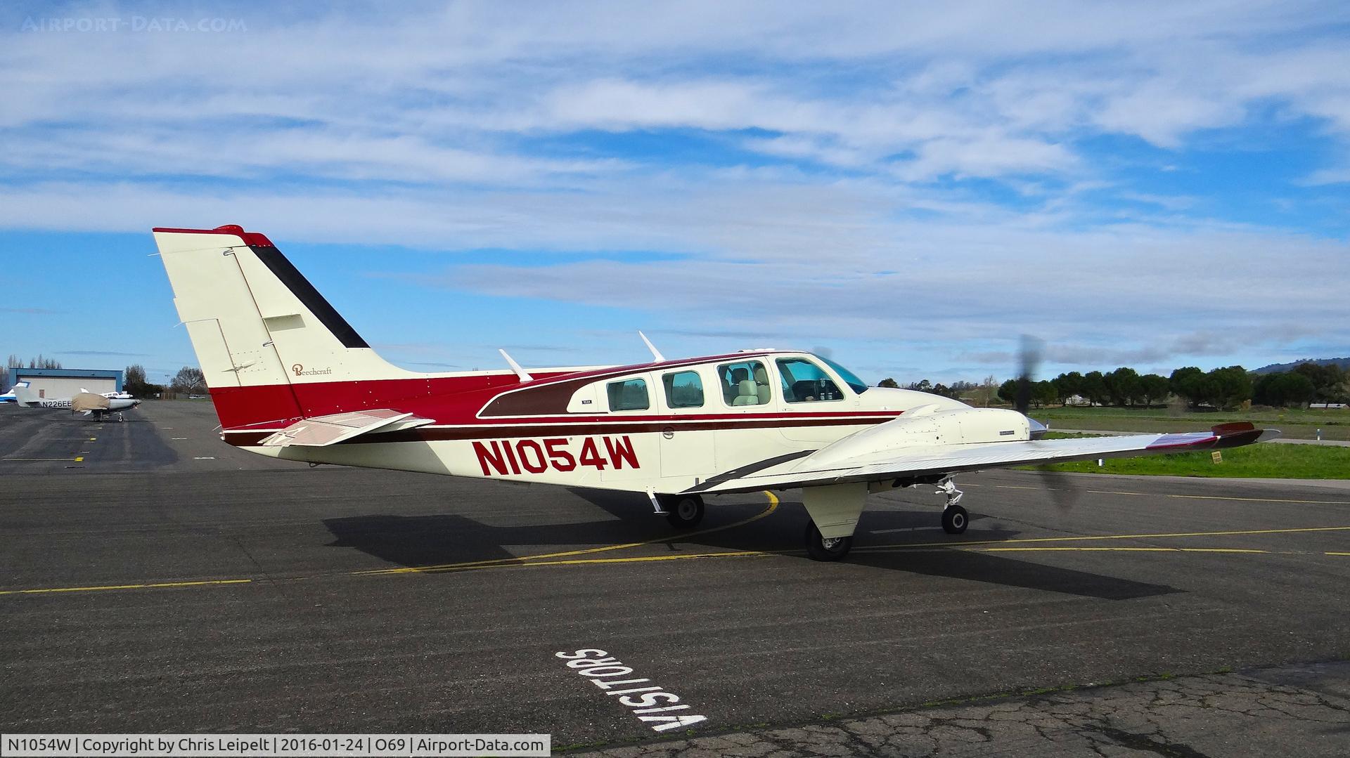 N1054W, 1973 Beech 58 Baron C/N TH-312, Gnoss Field-based 1973 Beechcraft Baron 58 taxing out for departure at Petaluma Municipal Airport, Petaluma, CA.