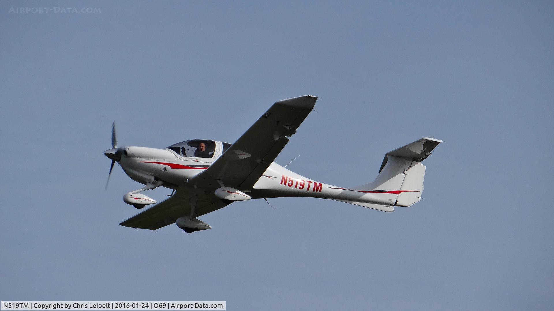 N519TM, 2007 Diamond DA-40 Diamond Star C/N 40.818, Palo Alto-based 2007 Diamond Star DA-40 departing back home to KPAO at Petaluma Municipal Airport, Petaluma, CA.
