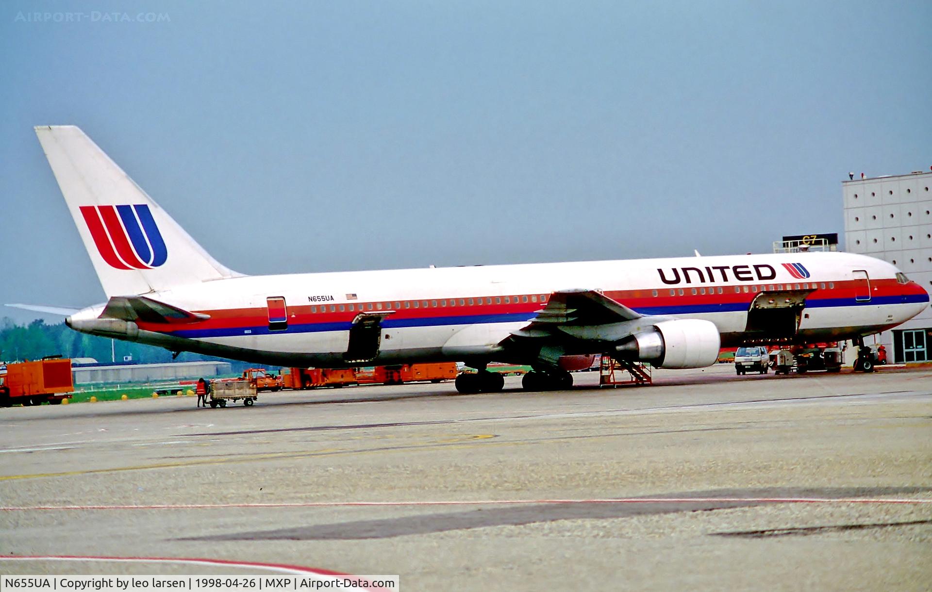 N655UA, 1992 Boeing 767-322/ER C/N 25393, Milan Malpensa 26.4.98