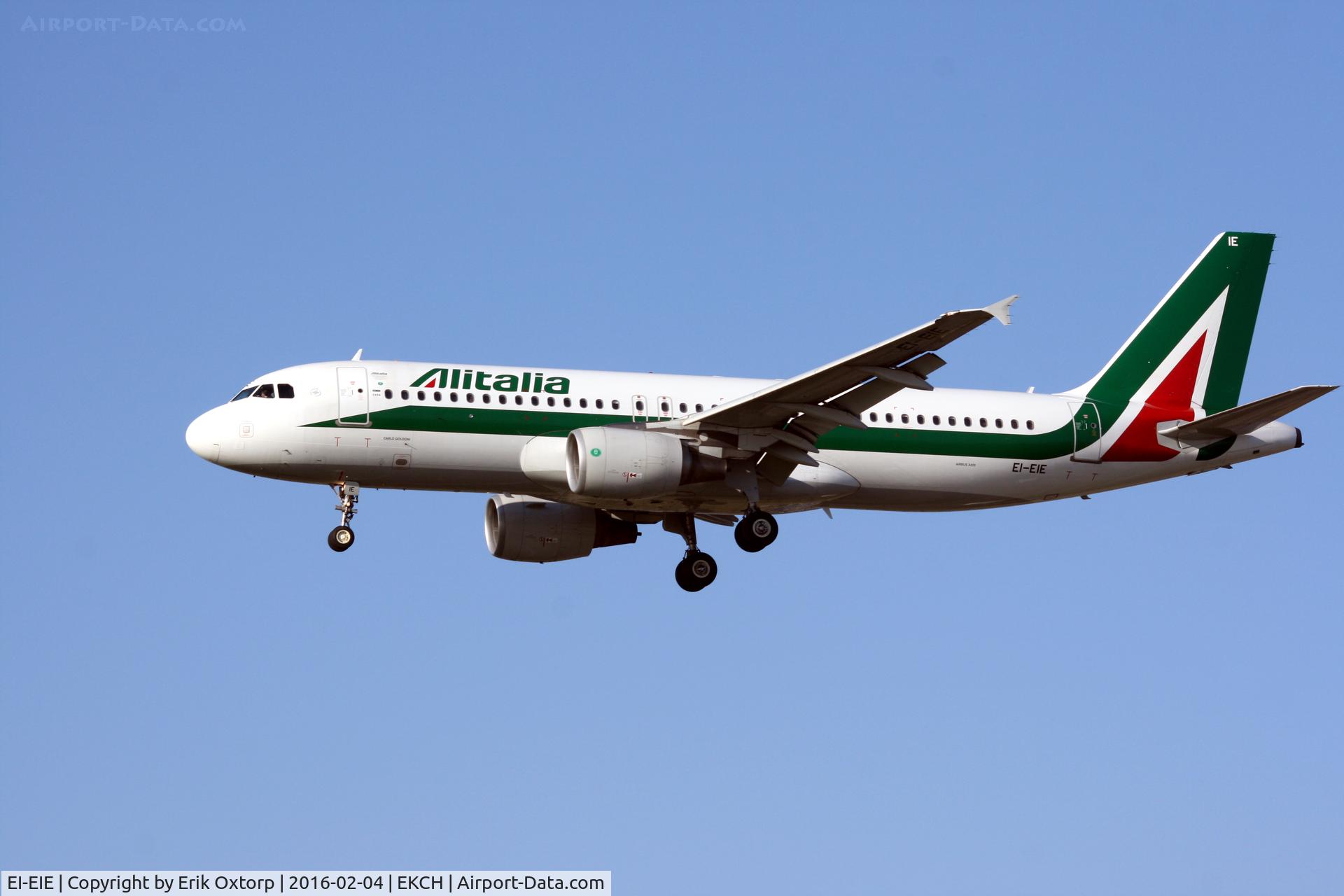 EI-EIE, 2010 Airbus A320-216 C/N 4536, EI-EIE landing rw 22L