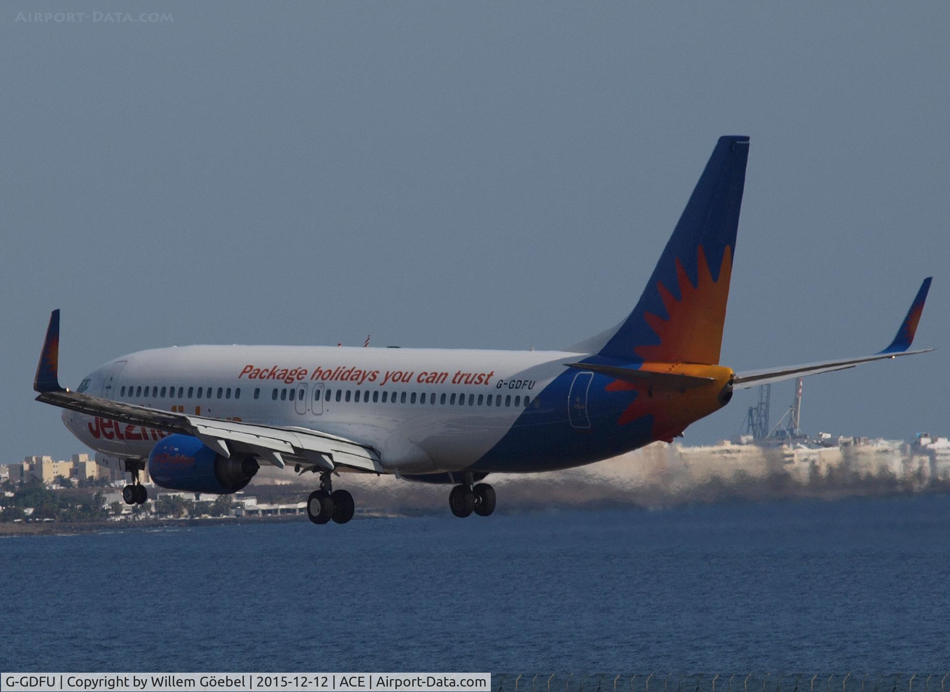 G-GDFU, 2001 Boeing 737-8K5 C/N 30416, Landing on Lanzarote airport