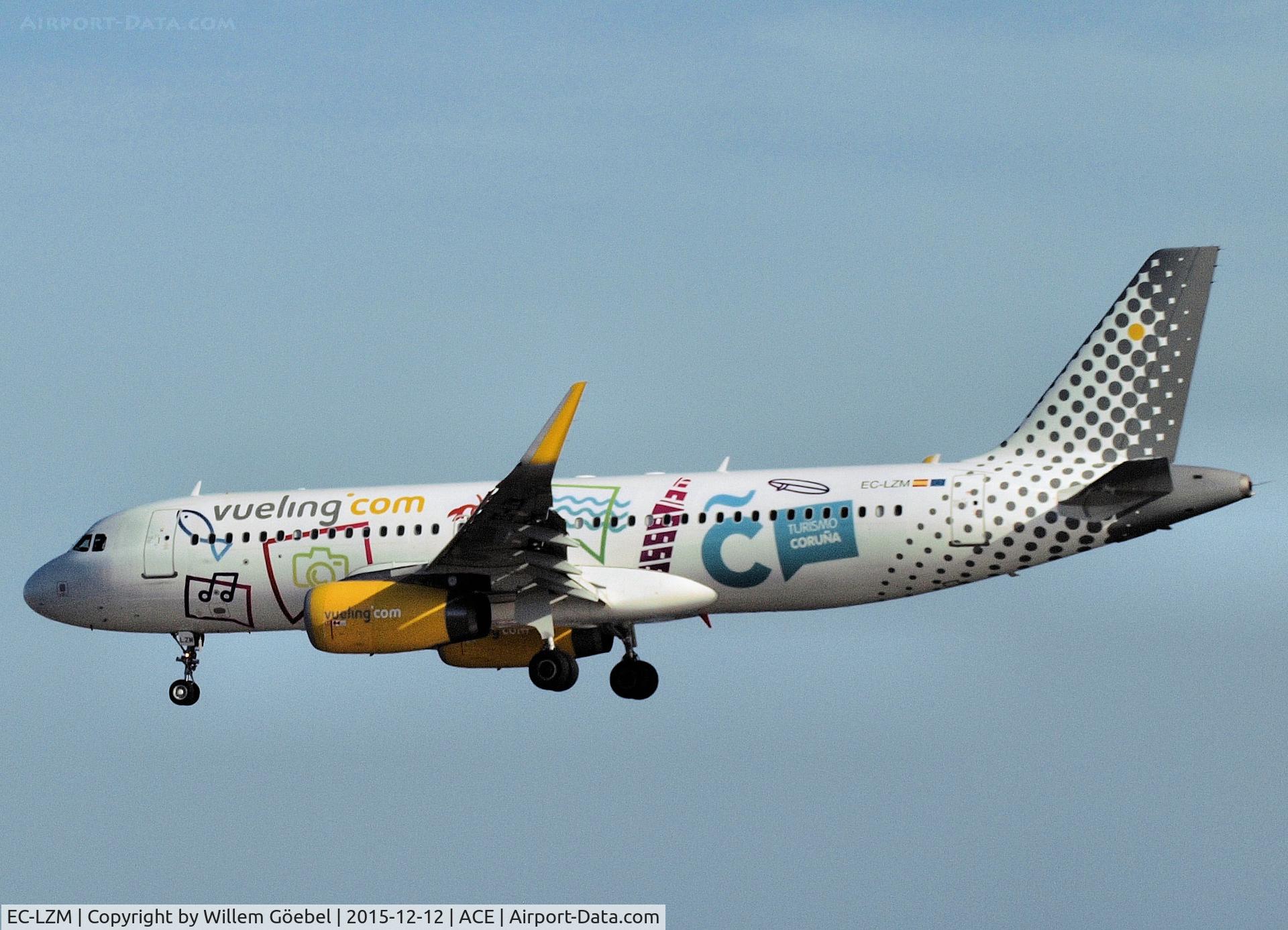 EC-LZM, 2013 Airbus A320-232 C/N 5877, Landing on airport of Lanzarote