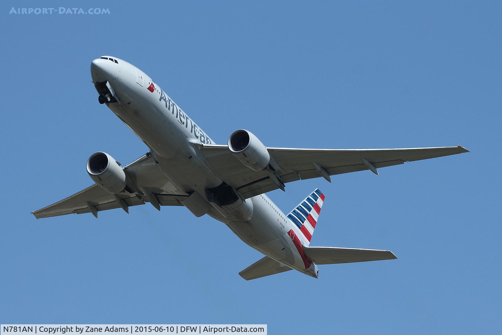 N781AN, 2000 Boeing 777-223 C/N 29586, At DFW Airport