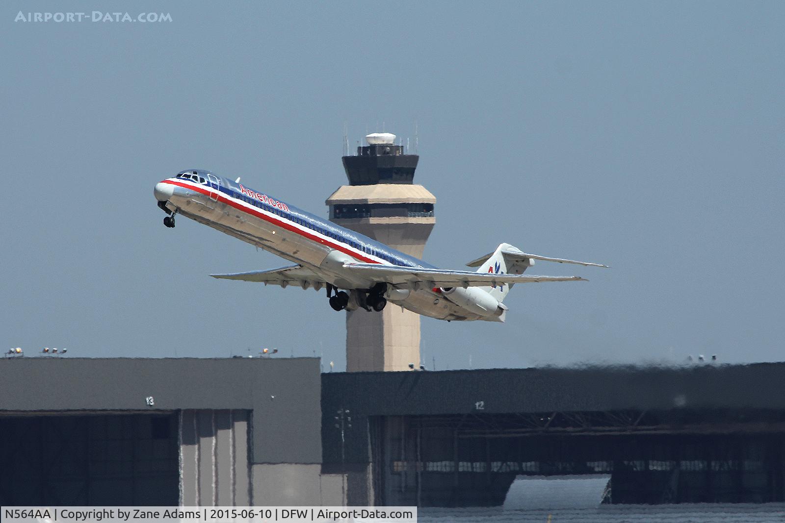 N564AA, 1987 McDonnell Douglas MD-83 (DC-9-83) C/N 49346, At DFW Airport