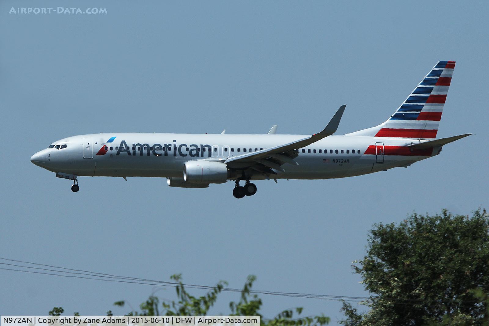 N972AN, 2001 Boeing 737-823 C/N 30097, At DFW Airport