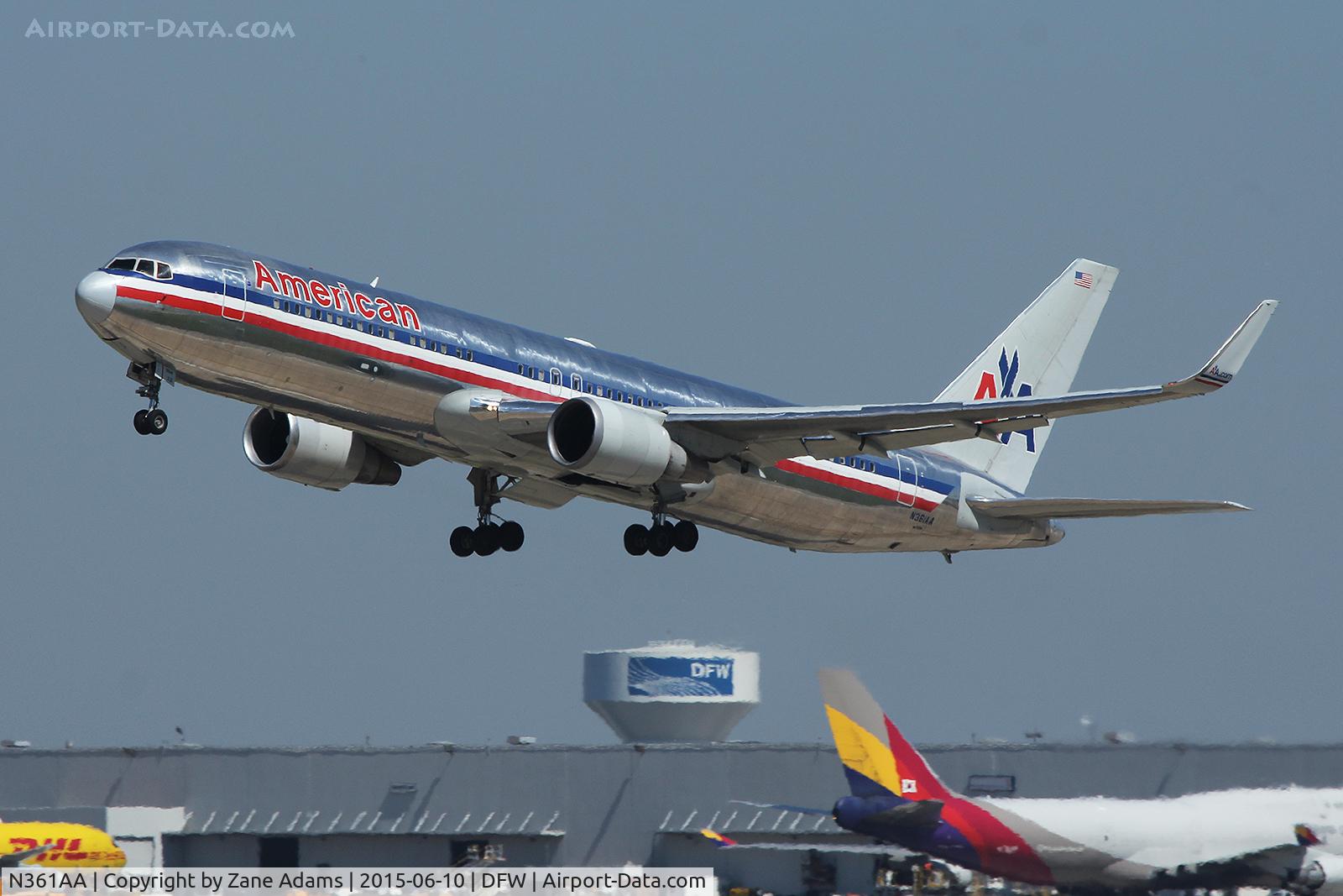 N361AA, 1988 Boeing 767-323 C/N 24042, At DFW Airport