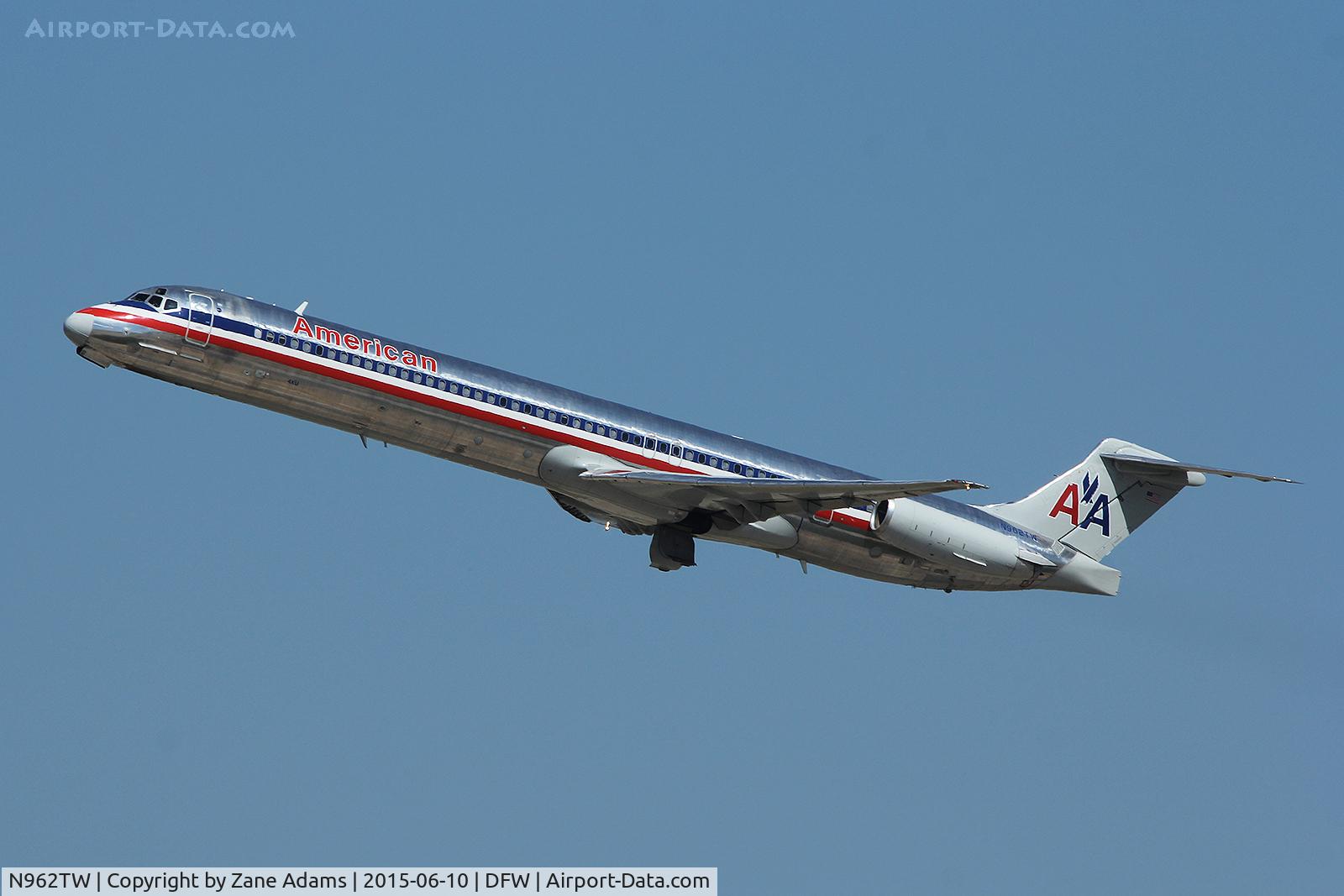 N962TW, 1999 McDonnell Douglas MD-83 (DC-9-83) C/N 53612, At DFW Airport