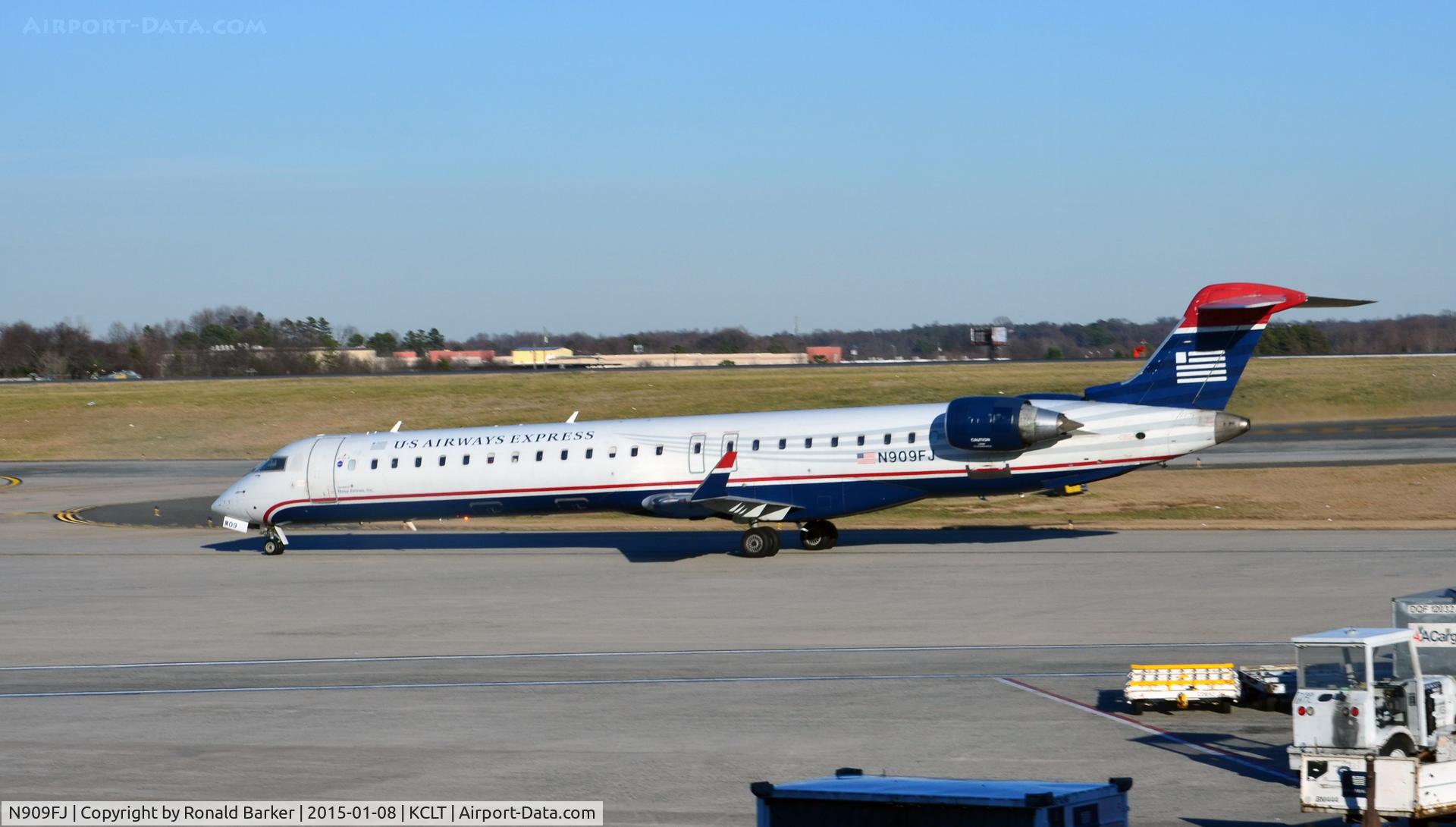 N909FJ, 2003 Bombardier CRJ-900ER (CL-600-2D24) C/N 15009, Taxi CLT