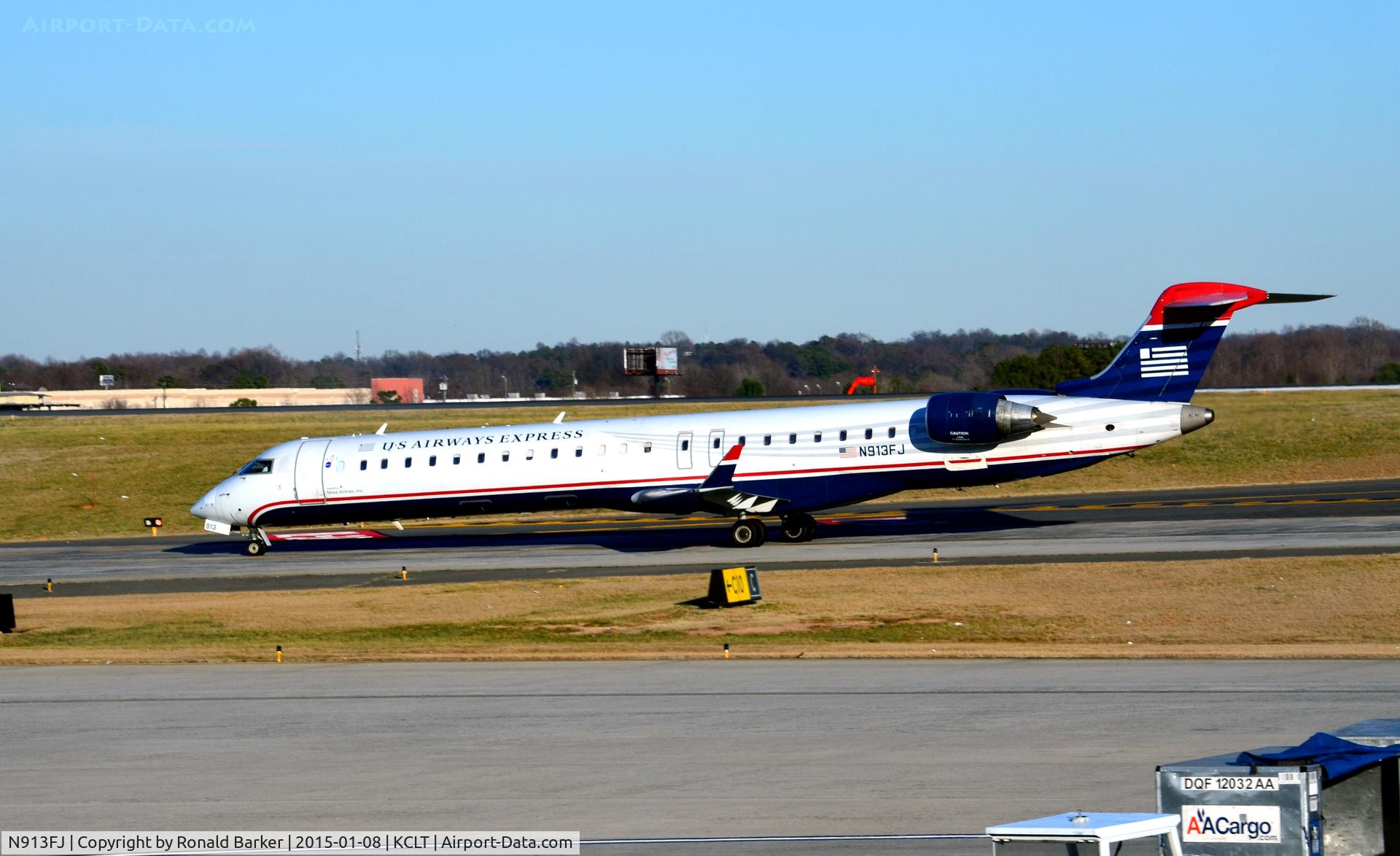 N913FJ, 2004 Bombardier CRJ-900ER (CL-600-2D24) C/N 15013, Taxi CLT
