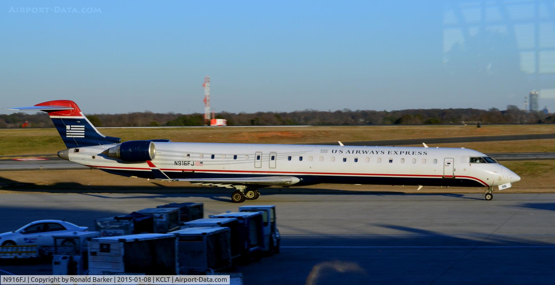 N916FJ, 2004 Bombardier CRJ-900ER (CL-600-2D24) C/N 15016, Taxi CLT
